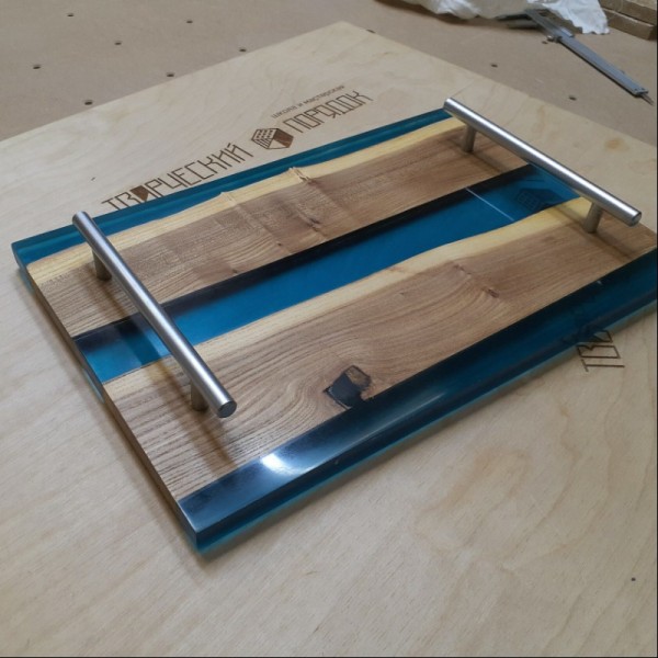 blue-epoxy-river-serving-tray