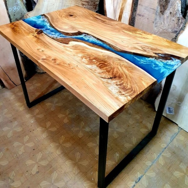 live-edge-epoxy-resin-dining-table